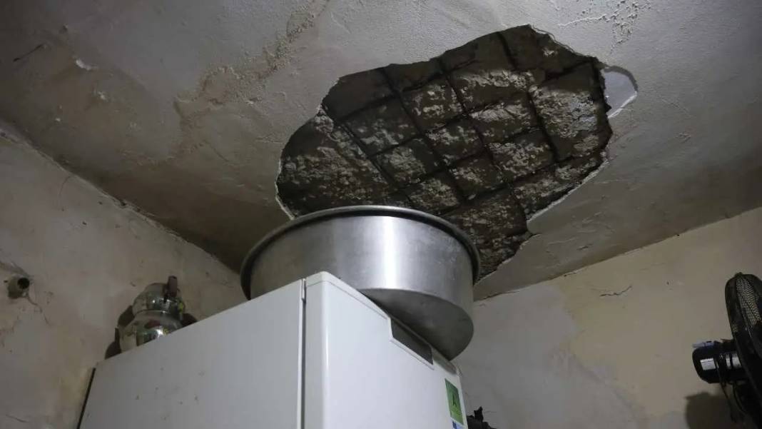 Hatay’da Tek Odalı Banyosuz Evde Yaşam Mücadelesi! 4